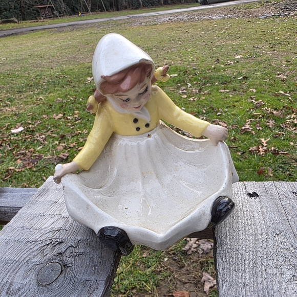 Vtg Ceramic Figurine 1980s Girl Flower Girl With Hat Cottagecore Southern Belle - Picture 5 of 5